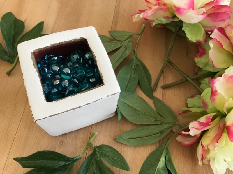 Filling vase with gemstones