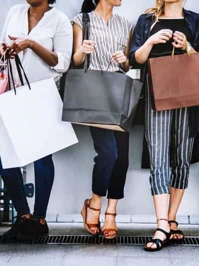 A group of bloggers making money blogging