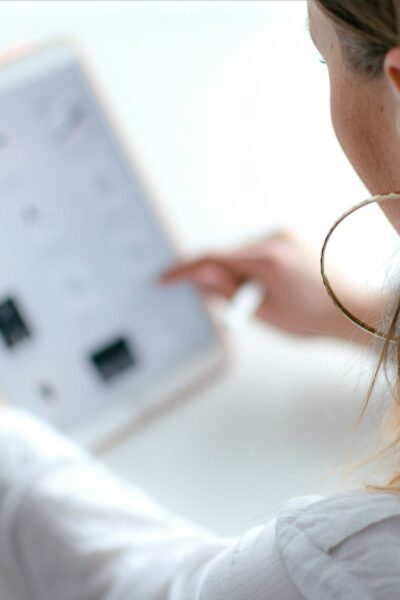 A woman using Ebates Rakuten to shop online