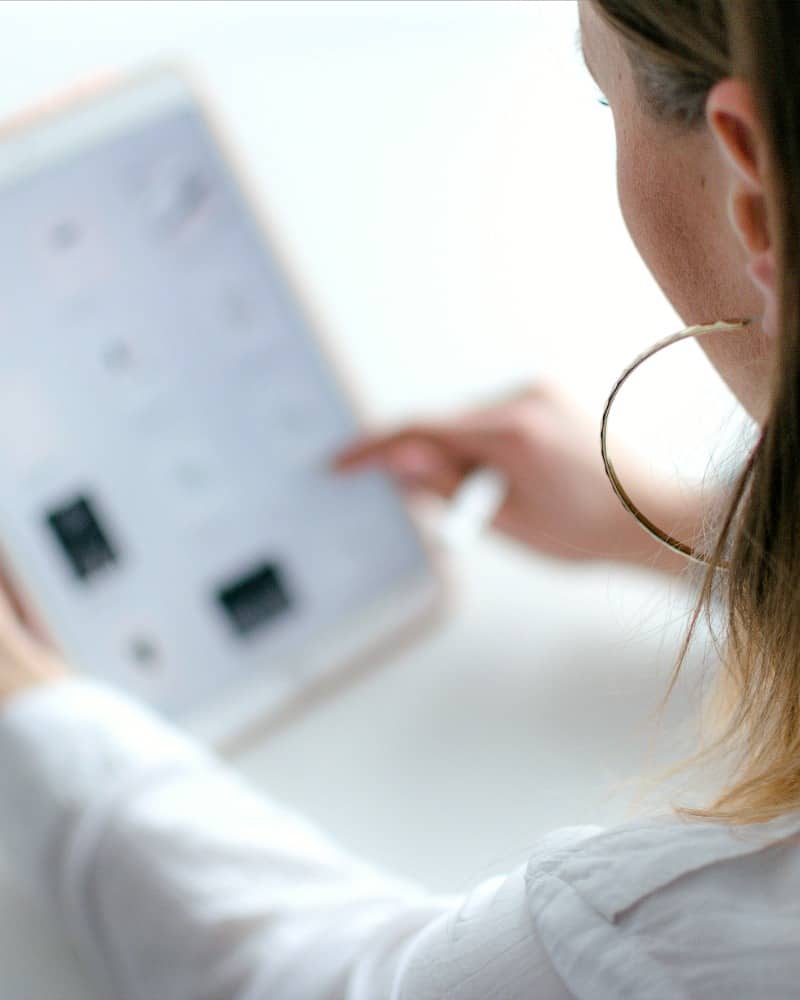 A woman using Ebates Rakuten to shop online