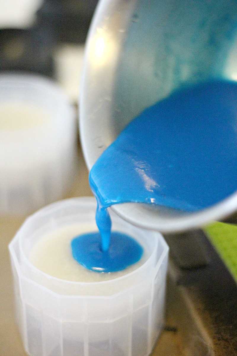 Pouring blue layer for edible ornaments