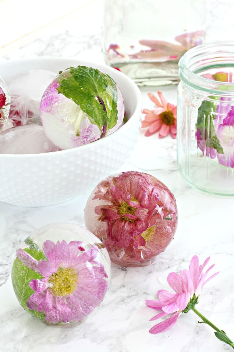 How To Make Clear Ice Cubes With Flowers